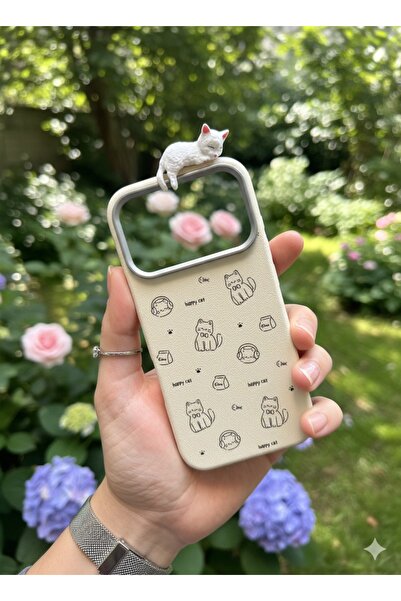 MustCase iPhone 17 Pro Kılıf 3D Oyuncaklı Kedi Tasarımlı Deri Görünümlü Esnek ve Şık Telefon Kılıfı
