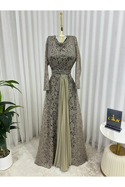 Diva style Elegant and distinctive evening dress with lace and guipure