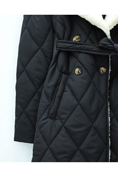 Modamorfo Καπιτονέ παλτό με λούτρινο γιακά και επένδυση από βελούδο, με ζώνη στη μέση και τσέπες - Μαύρο