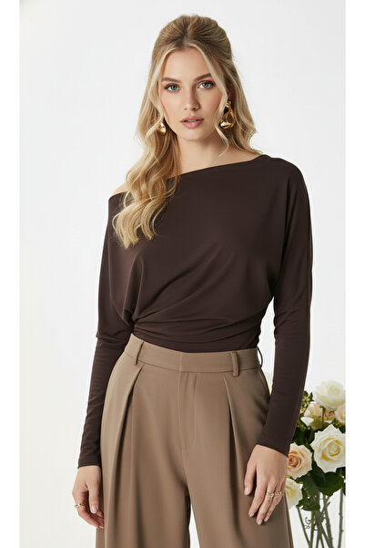 Tami بلوزة نسائية أنيقة بتفاصيل كتف غير متماثلة