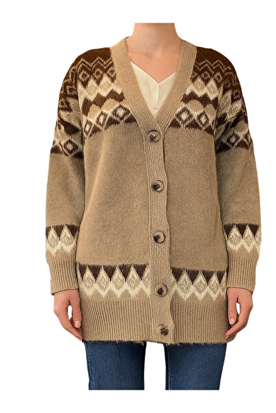 Qualia Butik Women's Ethnic Pattern Buttoned Feather Cardigan