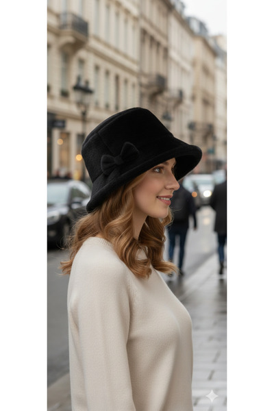 STELLA VESTİNO قبعة شتوية من القطيفة/الفراء مع تفاصيل شريطية (نمط كلوش)