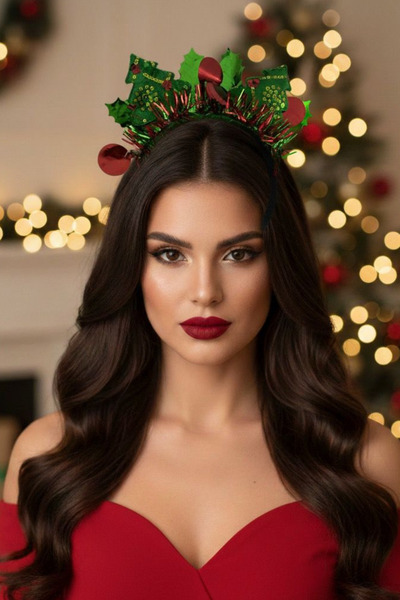 Jaida Moda Γυναικεία πράσινη χριστουγεννιάτικη κορώνα με διπλό πεύκο και φούντες