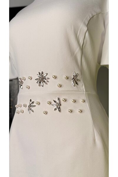 Maison MeDa فستان كوتشور – فستان الملكة بتفاصيل من اللؤلؤ والأحجار الكريمة