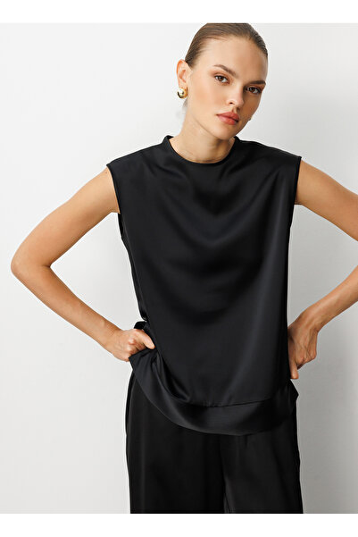 Mizalle Bisiklet Yaka Düz Siyah Kadın Bluz M1MZ1030100058