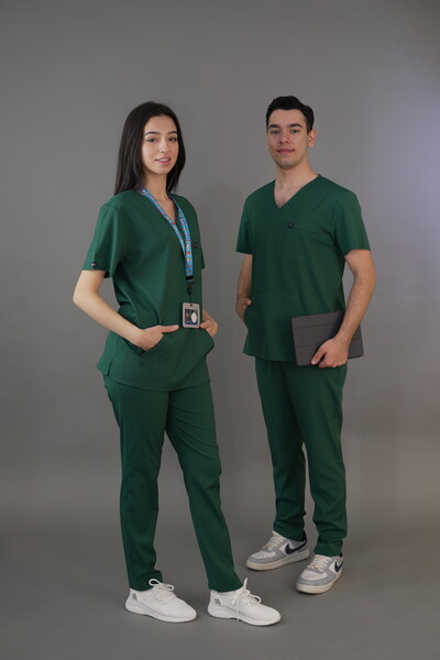Qule Üniforma Çam Yeşili Unisex Atlas Kısa Kol Kanguru Cep Hemşire ve Doktor ...