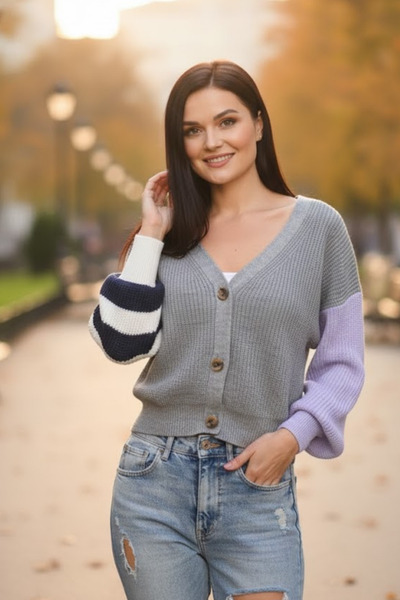 Marvine Women's Gray Buttoned Color Block Knitwear Cardigan