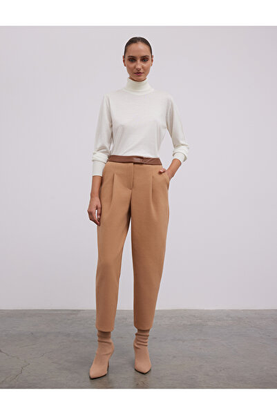 BGN workshop بنطلون يون كاريسيم بتفاصيل من الجلد الصناعي