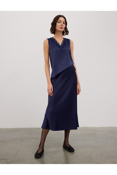 BGN workshop Lace-Detail V-Neck Satin Tank Top