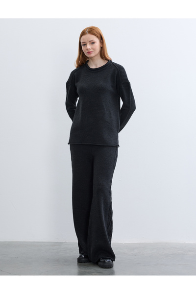 BGN workshop سترة سيلانيك ذات ياقة على شكل نقانق بتفاصيل مميزة