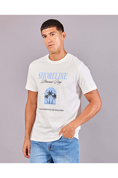 REDTAG تي شيرت رجالي أبيض أساسي برسومات جرافيكية