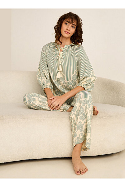FAV طقم بيجامة من بلوزة وبنطال من الفيسكوز برباط وشراشيب