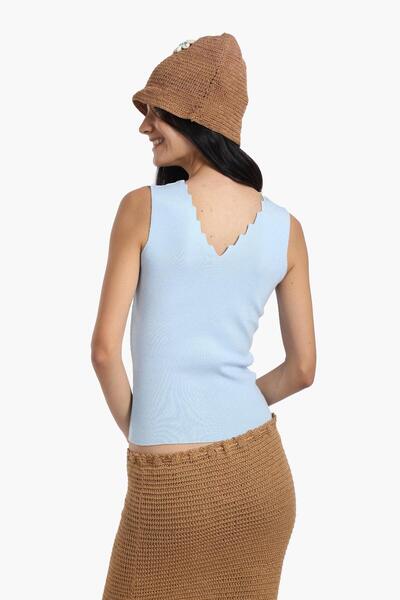 CARINA بلوزة بدون درزات بفتحة رقبة