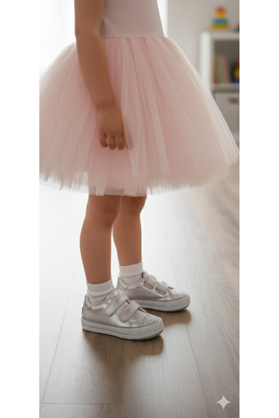 patik ayakkabı أحذية رياضية للأطفال