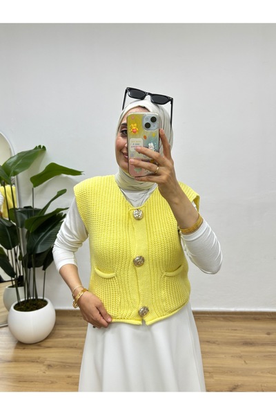 MOONSC Gold Buttoned Double Pocket Knitwear Vest