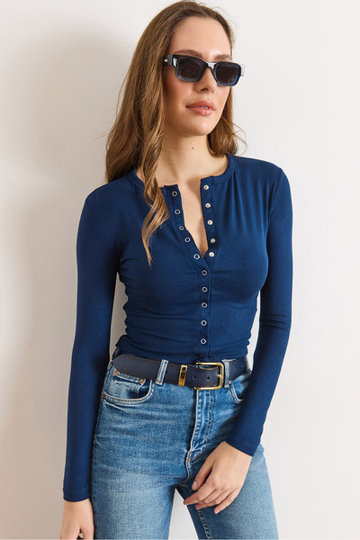 Olalook Γυναικεία μπλούζα ινδικής χρώματος με λεπτομέρεια μαλακής υφής ζακέτα BLZ-19003142