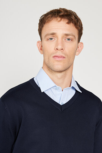 ALTINYILDIZ CLASSICS Πλεκτό πουλόβερ με λαιμόκοψη σε σχήμα V, κανονική εφαρμογή, σταντάρ μπλε ναυτικό