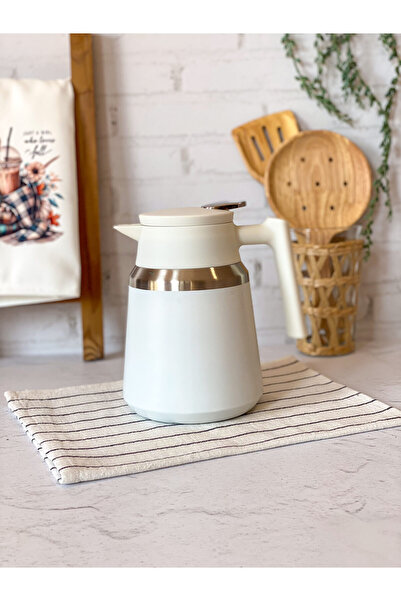 Generic A heat-insulated coffee or tea thermos designed to keep beverages fresh for extended periods.