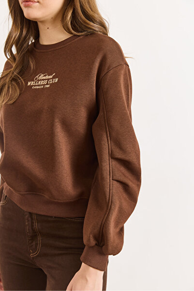 Olalook Γυναικείο φούτερ με λεπτομέρεια σε καφέ χρώμα και κέντημα επένδυση fleece SWT-19000789