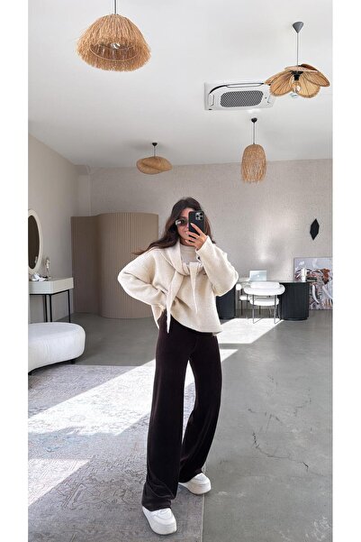 Buket Teke بدلة رياضية مخملية ناعمة باللون البني الداكن