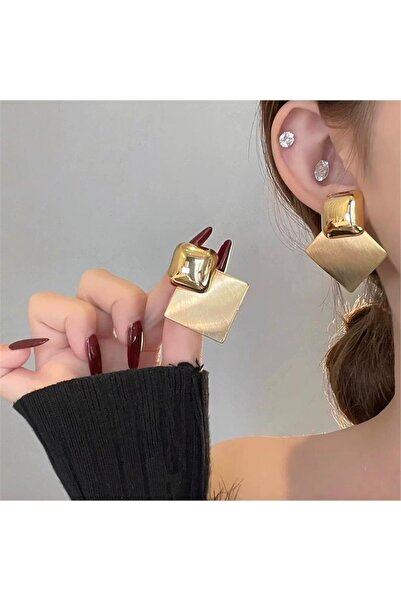 Pelin Aksesuar Gold Square Plate and Domed Metal Earrings