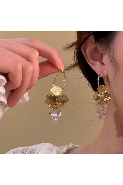 Pelin Aksesuar Gold Flower and Clear Crystal Cluster Earrings