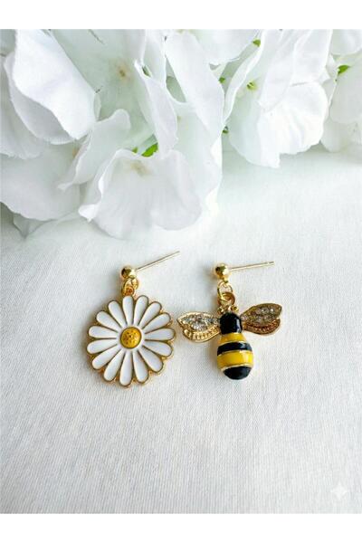 Pelin Aksesuar Asimetrik Papatya ve Taşlı Arı Figürlü Bahar Küpesi