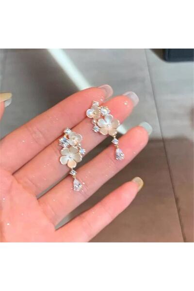 Pelin Aksesuar Beyaz Sedefli Çiçek ve Kristal Damla Sallantılı Küpe