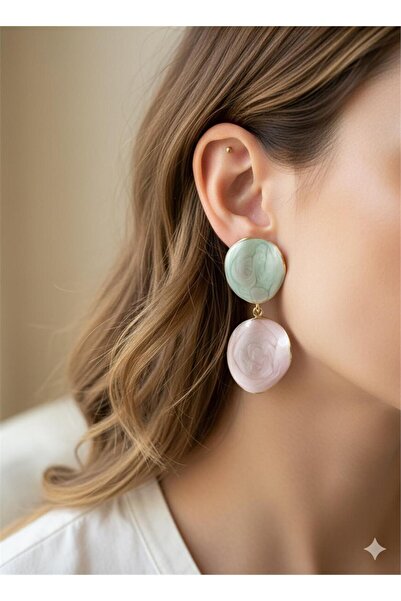 Pelin Aksesuar أقراط غير متماثلة باللون الأخضر المائي والوردي اللؤلؤي