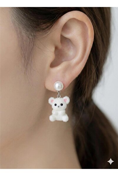 Pelin Aksesuar Beyaz Kadife Dokulu Ayıcık ve İnci Detaylı Küpe