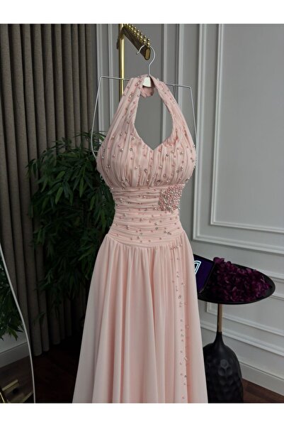 alweshah alahmar فستان مطرز لؤلؤ