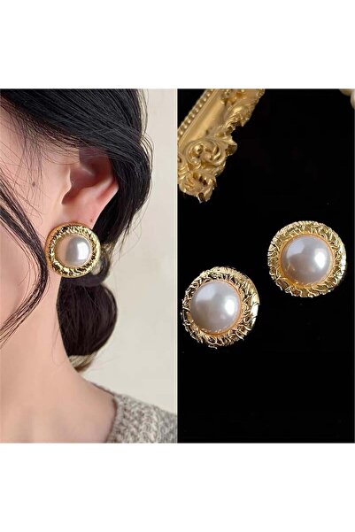 Pelin Aksesuar أقراط دائرية بيضاء كبيرة مرصعة باللؤلؤ مع إطار ذهبي