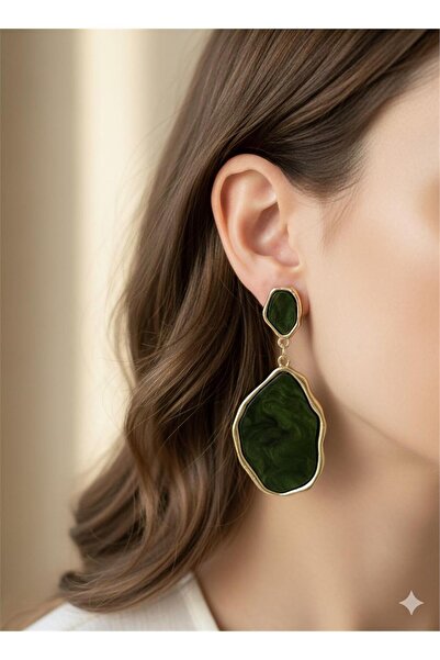 Pelin Aksesuar أقراط غير متماثلة مطلية بالمينا باللون الأخضر الزمردي مع إطار ...