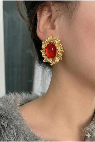 Pelin Aksesuar Kırmızı Oval Taşlı Altın Yaprak Çerçeveli Barok Küpe