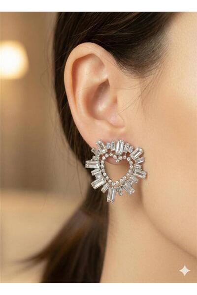 Pelin Aksesuar أقراط على شكل قلب من حجر الباجيت الأبيض الشفاف