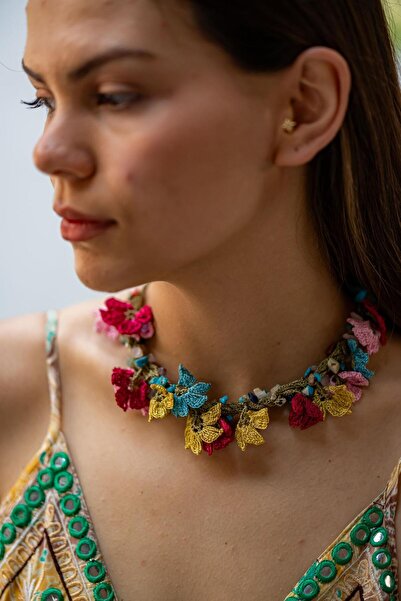 Miss Boheme قلادة مصنوعة يدويًا من الكروشيه على شكل ورقة شجر