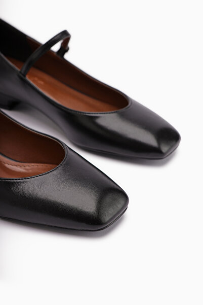 Limoya Yuphin Black Short Heeled Belted Women's Heeled Shoes