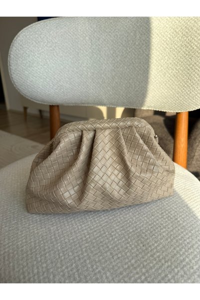 melecco Trending: Knitted Detailed Quilted Messenger / Clutch Bag |   Elegance with Shoulder Straps
