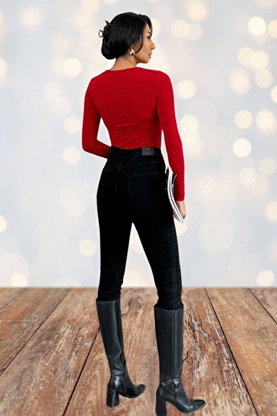 Moda Amore Stylish Body Blouse with Low-Cut Chest and Metal Ring Detail 10131