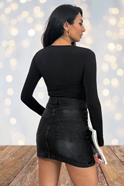 Moda Amore Stylish Body Blouse with Low-Cut Chest and Metal Ring Detail 10131