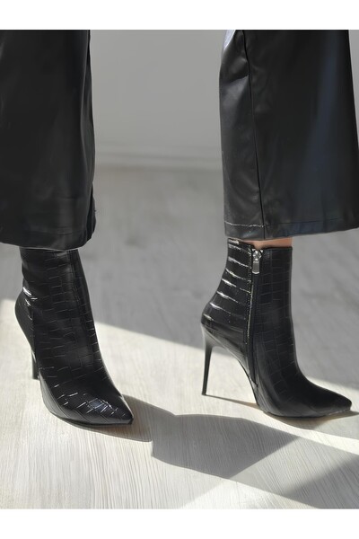 SHOEBOURNE Black Crocodile Pattern Thin Heeled Pointed Toe Heeled Shoes