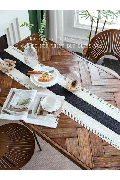 bity thok A luxurious dining tablecloth with a modern design in beige and black colors and elegant scalloped edges.
