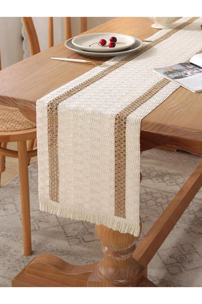 bity thok A luxurious beige dining tablecloth with a modern design and elegant scalloped edges.
