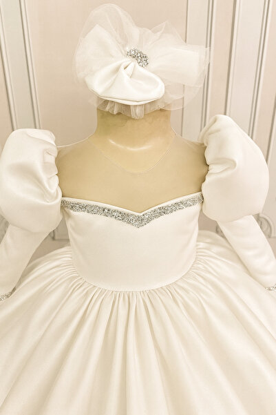 İlknur Karaca Design Rochie albă pentru ziua specială a fetiței, cu mâneci cu balon și guler cu pietre