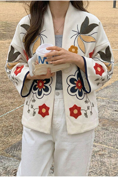 FEMELLE Κρεμ Κεντημένο Vintage Μπουφάν με Κέντημα