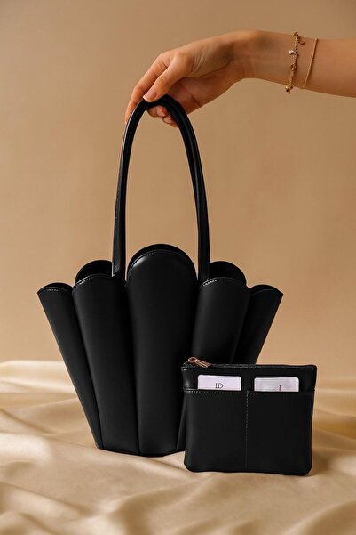 LEATHEROO حقيبة كتف نسائية بتصميم محفظة مانوليا سوداء