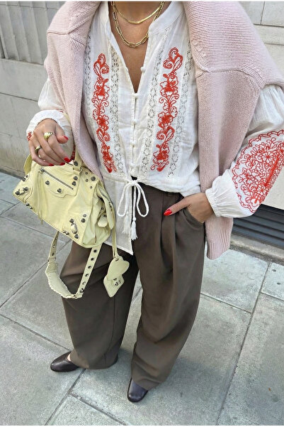 FEMELLE Γυναικεία μπλούζα από βαμβάκι με κέντημα με κουμπιά, λευκή με κορδόνι στη μέση και μανίκια μπαλόνι