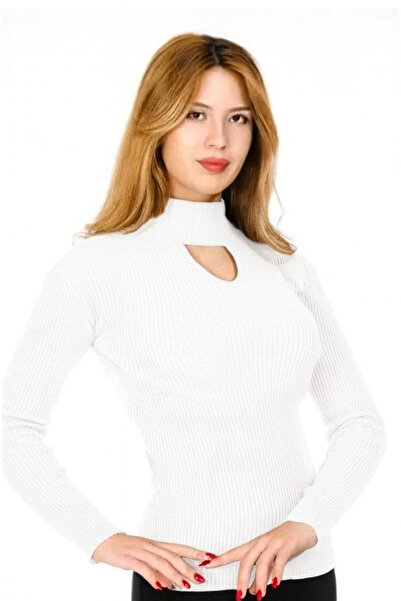 The Robi سترة نسائية بيضاء من التريكو بتفاصيل مثلثة منخفضة الرقبة