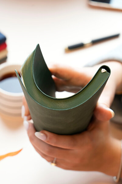 Victoria's Journals Smyth Stripes A5 Flexible Cover Vegan Leather Notebook – 192 Pages, 80g Ivory Paper, Colored Edge