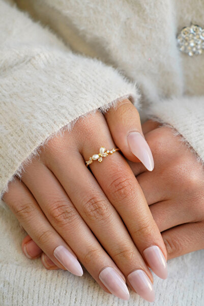 The Collection Set of 2 Modern Pearl Star and Butterfly Detailed Form Vip Gold Rings
